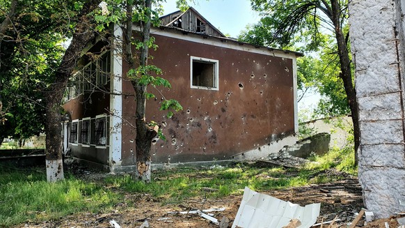 Eindrücke aus Pribugske - einem Vorort der ukrainischen Stadt Mykolajiw. Dieser Ort war bis vor wenigen Tagen noch von russischen Truppen besetzt. Er steht weiterhin unter dauerbeschuss.