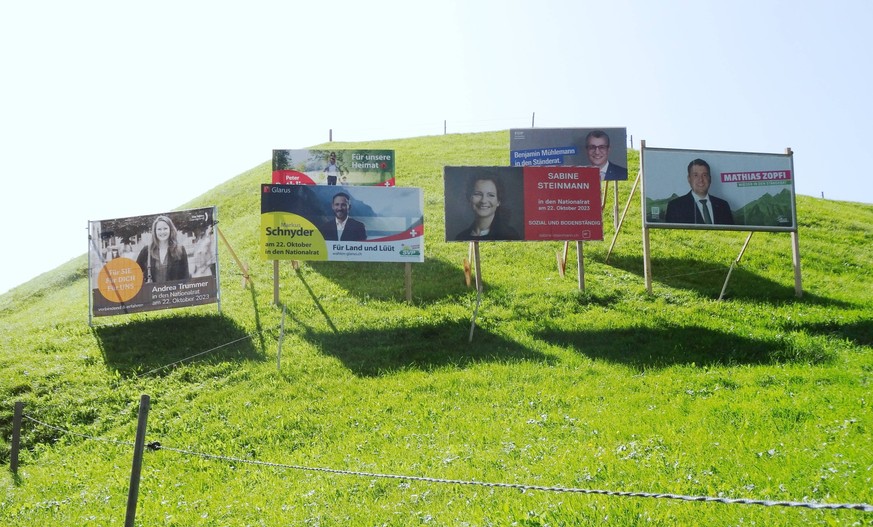 Foto Manuel Geisser 02.10.2023 OW Schweiz Abstimmung 22 Oktober Bild : Wahlplakat fuer den Nationalrat *** Photo Manuel Geisser 02 10 2023 OW Switzerland vote 22 October picture election poster for th ...