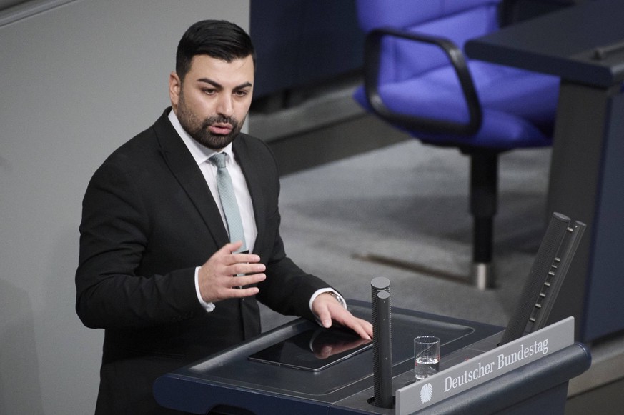 Berlin, Plenarsitzung im Bundestag Muhanad Al-Halak FDP während der Sitzung des Deutschen Bundestags am 02.12.2022 in Berlin. Berlin Bundestag Berlin Deutschland *** Berlin, plenary session in the Bun ...