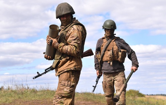 DPR Russia Ukraine Military Operation Artillery Unit 8270685 07.09.2022 Servicemen of Russian private military company Wagner Group are seen during a combat mission in the course of Russia s military  ...