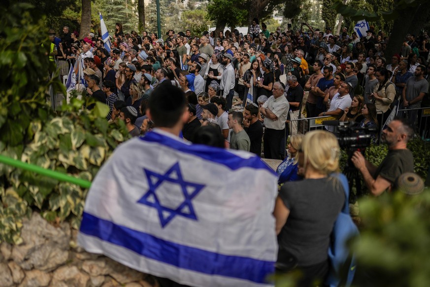 Mourners attend the funeral of Israeli soldier Shilo Rauchberger at the Mount Herzl cemetery in Jerusalem, Thursday, Oct. 12, 2023. (AP Photo/Francisco Seco)