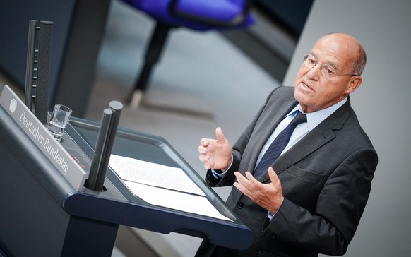 07.09.2022, Berlin: Gregor Gysi (Die Linke) spricht zum Haushalt im Bundestag. Foto: Kay Nietfeld/dpa +++ dpa-Bildfunk +++