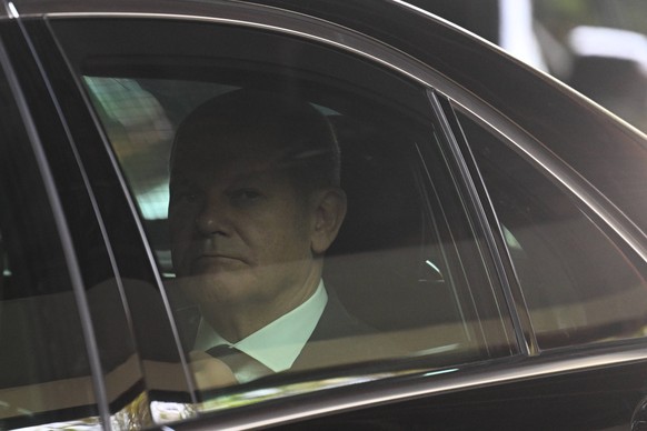 Indonesia G20 Summit Emergency Meeting 8317824 16.11.2022 German Chancellor Olaf Scholz sits in a car as he leaves after an emergency meeting of global leaders at the G20 summit following an alleged R ...