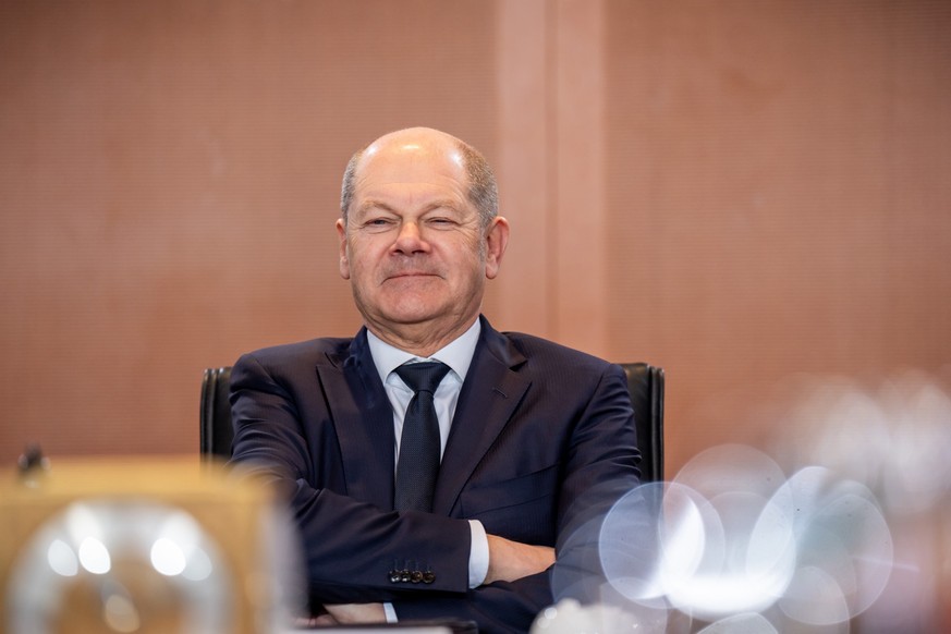 28.02.2024, Berlin: Bundeskanzler Olaf Scholz (SPD) wartet auf den Beginn der Sitzung des Bundeskabinetts im Kanzleramt. Foto: Michael Kappeler/dpa +++ dpa-Bildfunk +++