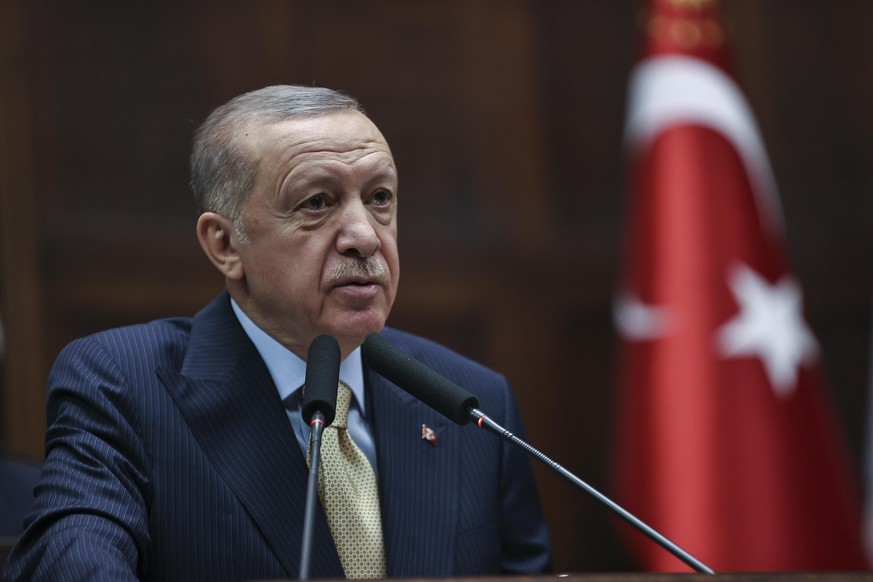 Der türkische Präsident Recep Tayyip Erdoğan während der Fraktionssitzung seiner Partei in der Großen Türkischen Nationalversammlung am 1. Juni in Ankara.