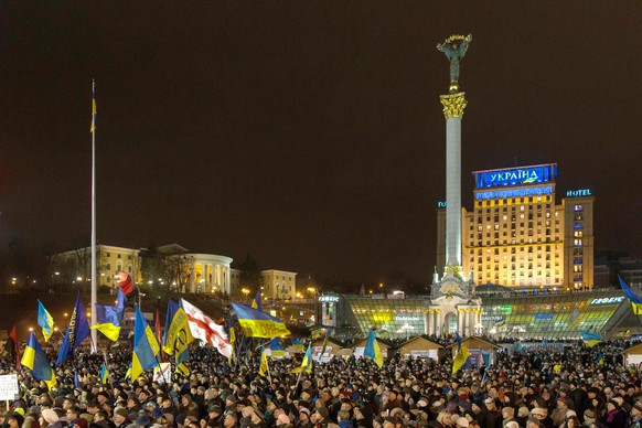 Mehrere tausend Menschen haben sich auch am 5. Dezember 2013 auf dem Unabhaengigkeitsplatz in Kiew versammelt um gegen die gegenwaertige Regierung yu protestieren.