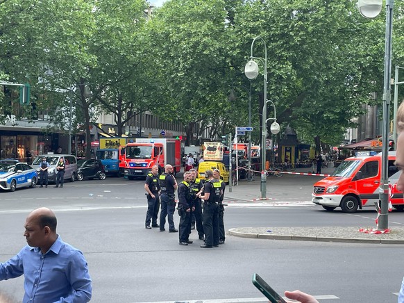 Polizei und Feuerwehr sind mit einem großen Aufgebot vor Ort.