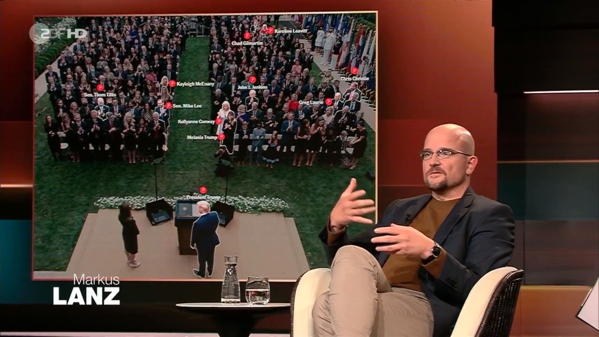 Prof. Dirk Brockmann warnt: "An unseren Nachbarländern zeigt sich, was für ein Potenzial in der Pandemie steckt."