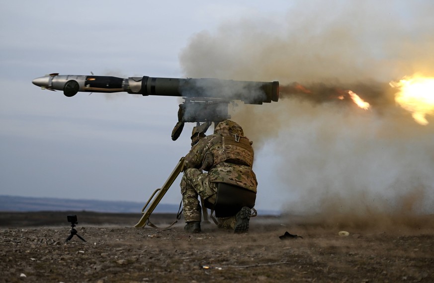 Russia Ukraine Military Operation Artillery Unit Training 8645239 14.03.2024 A Russian serviceman of the Central Military District fires a Kornet anti-tank guided missile from a launcher during a trai ...