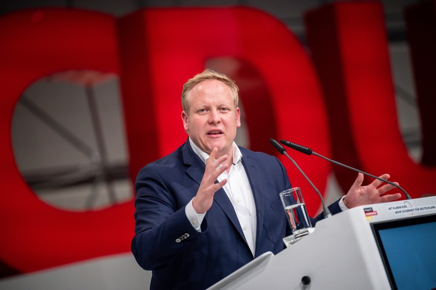 09.09.2022, Niedersachsen, Hannover: Tilman Kuban, Vorsitzender der Jungen Union spricht beim CDU Bundesparteitag. Der 35. Parteitag der CDU auf dem Messegelände wird seit der Corona-Pandemie erstmals ...