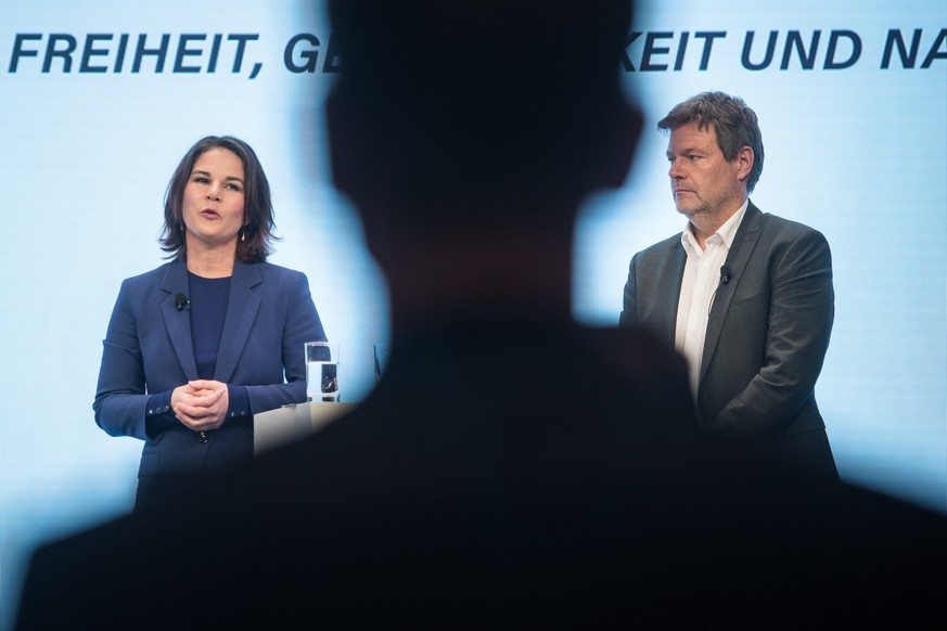 Die Vorsitzenden von Buendnis 90 / Die Gruenen Annalena Baerbock und Robert Habeck am 24. November 2021 bei der Vorstellung des Koalitionsvertrags der sogenannten Ampelkoalition aus SPD, FDP und Gruen ...