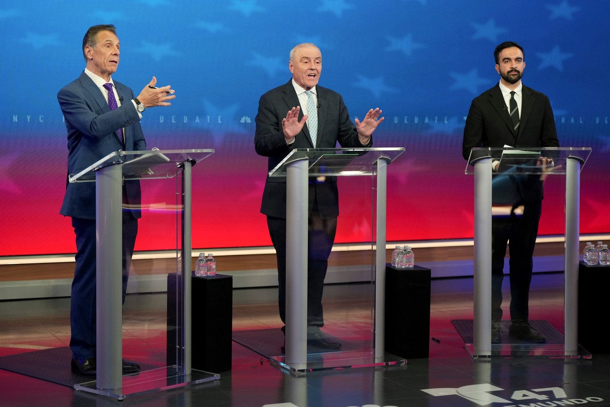 From left, independent candidate former New York Gov. Andrew Cuomo, Republican candidate Curtis Sliwa and Democratic candidate Zohran Mamdani participate in a mayoral debate, Thursday, Oct. 16, 2025,  ...