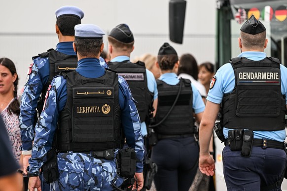 Paris 2024 Olympics PARIS, FRANCE - JULY 16: Qatari police officers patrolling with French police forces near the Eiffel Tower, on July 16, 2024 in Paris, France. Forty-three Qatari police officers ha ...