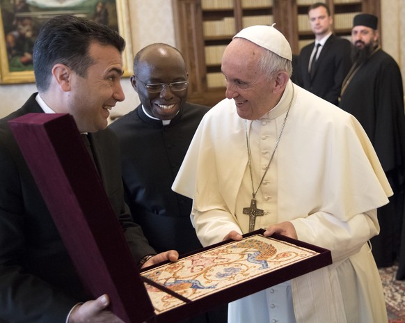 Pope Francis exchanged gifts with Prime Minister of the Republic of Macedonia Zoran Zaev, during a private audience at the Vatican, Friday, May 25, 2018. (Maurizio Brambatti/Pool photo via AP)