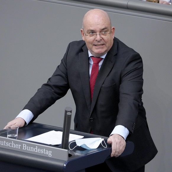 Aktuell, 06.05.2021, Berlin, Dr. Edgar Franke im Portrait bei seiner Rede zum Thema Bevoelkerungsschutzgesetz - Normenkontrolle bei der 227. Sitzung des Deutschen Bundestag in Berlin