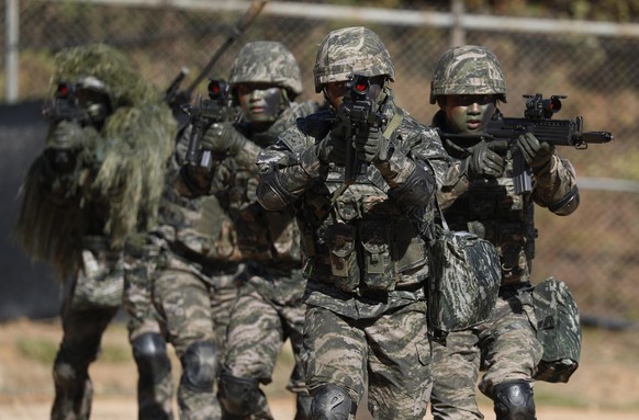 YEONPYEONG ISLAND, YEONPYEONG - NOVEMBER 01: A South Korean marine in action during their regular drill on November 1, 2018 in Yeonpyeong Island, South Korea. South and North Korean military agreement ...