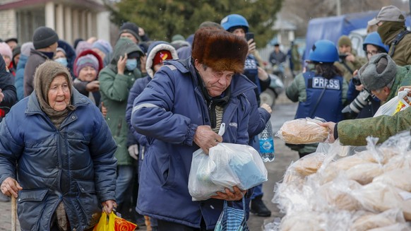 LUHANSK, UKRAINE - MARCH 27: Humanitarian aid distributed for civilians in Tryohizbenka village of Luhansk region in eastern Ukraine on March 27, 2022. Sefa Karacan / Anadolu Agency