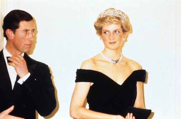 Charles und Diana in Deutschland Prinz Charles und Prinzessin Diana zu Besuch in Deutschland, hier beim Abendempfang in Bonn, 1987. Prince and Princess of Wales visiting Germany, here at an evening ev ...