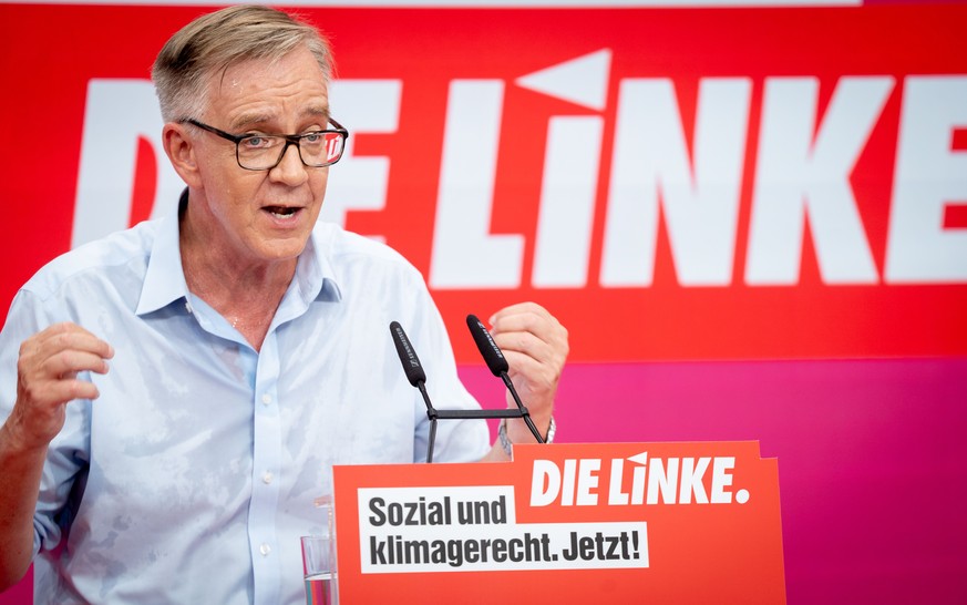 20.06.2021, Berlin: Dietmar Bartsch, Spitzenkandidat und Fraktionsvorsitzender der Partei Die Linke, spricht nach der Abstimmung