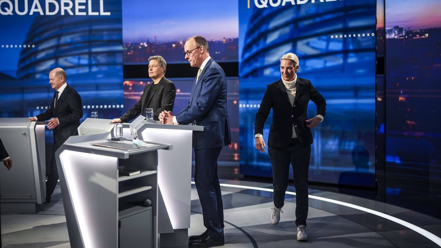 Das sogenannte Quadrell der Spitzenkandidaten zur Bundestagswahl auf RTL, aufgenommen in Berlin, 16.02.2025. Teilnehmer sind Friedrich Merz, CDU-Parteivorsitzender, Olaf Scholz SPD, Bundeskanzler, Rob ...