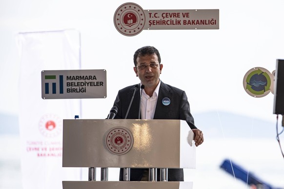 June 8, 2021, Istanbul, Turkey: Ekrem mamolu, Mayor of Istanbul Metropolitan Municipality, seen speaking during the mucilage clean-up initiative by authorities from Marmara Sea on Istanbul s Caddebost ...
