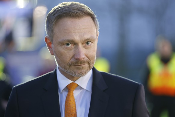 ARCHIV - 29.03.2022, Nordrhein-Westfalen, Erkrath: Christian Lindner (FDP), Bundesminister f�r Finanzen, am Rande einer Verkehrskontrollaktion auf dem Rastplatz Stindertal, A3, Fahrtrichtung K�ln. Chr ...