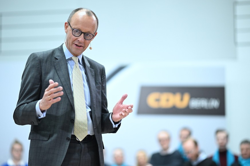 10.02.2023, Berlin: Friedrich Merz, CDU Bundesvorsitzender, spricht bei der Wahlveranstaltung der CDU zu der Wiederholungswahl zum Berliner Abgeordnetenhaus. Foto: Britta Pedersen/dpa +++ dpa-Bildfunk ...