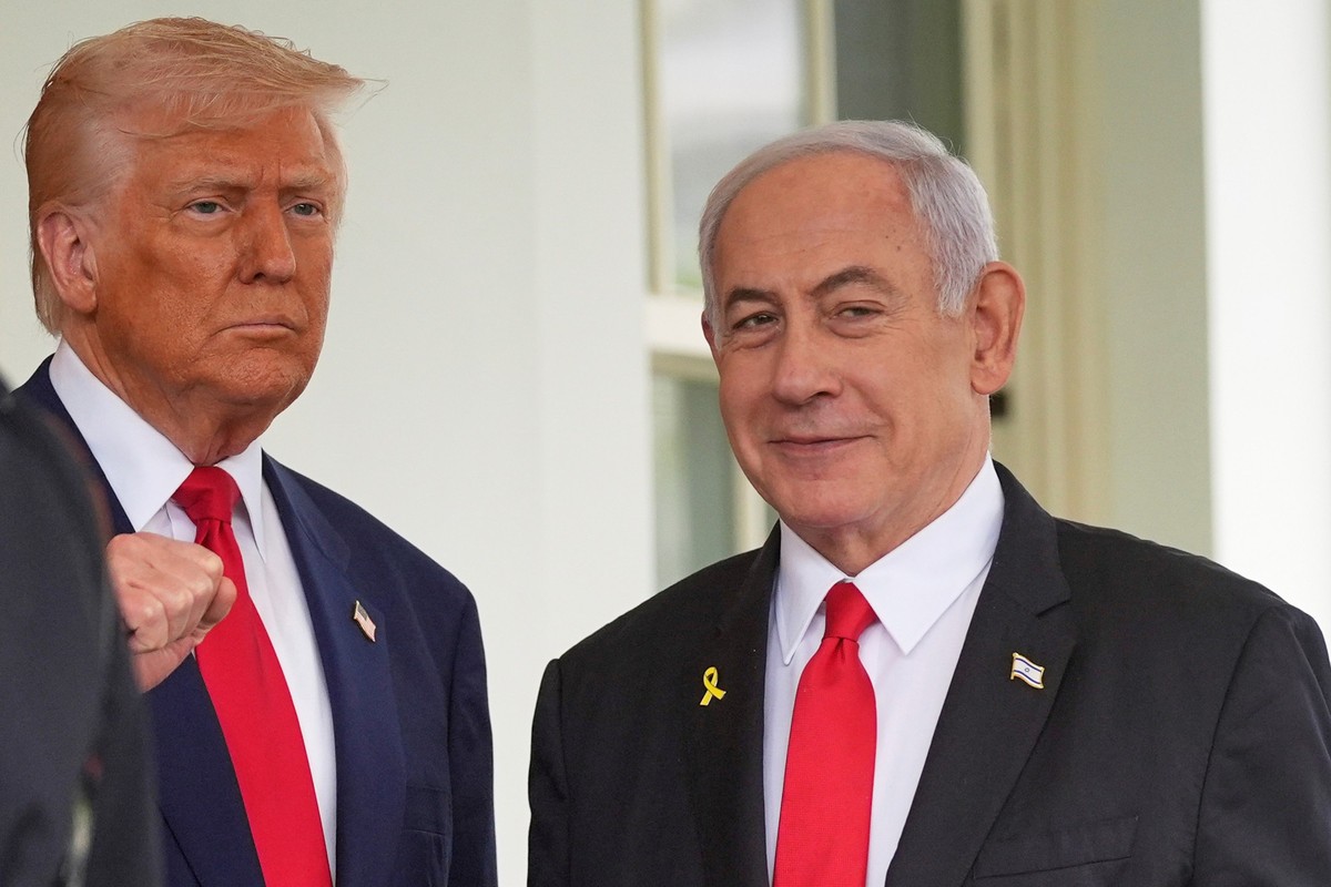 ARCHIV - 07.04.2025, USA, Washington: US-Präsident Donald Trump (l) begrüßt Israels Ministerpräsident Benjamin Netanjahu im Weißen Haus. (zu dpa: «Trump: Habe Netanjahu vor Stören der Iran-Gespräche g ...
