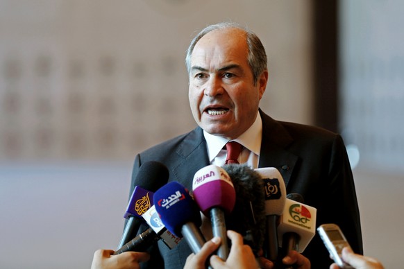 FILE PHOTO: Jordan&#039;s Prime Minister Hani Mulki speaks to the media after the swearing-in ceremony for the new cabinet at the Royal Palace in Amman, Jordan, June 1, 2016. REUTERS/Muhammad Hamed/Fi ...