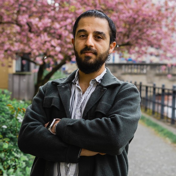Tareq Alaows ist Grünen-Politiker und engagiert sich unter anderem bei "Seebrücke".