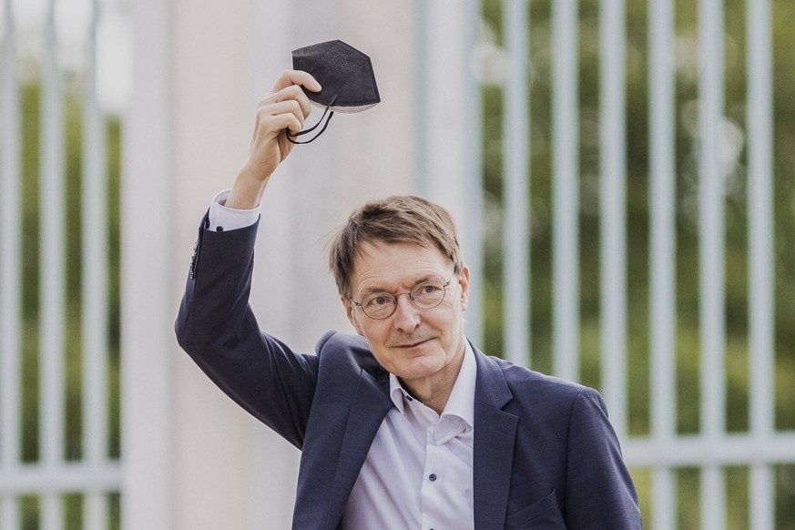 Karl Lauterbach SPD, Bundesminister fuer Gesundheit, aufgenommen vor der Kabinettsklausur der Bundesregierung im Schloss Meseberg, 30.08.2022. Meseberg Deutschland *** Karl Lauterbach SPD , Federal Mi ...