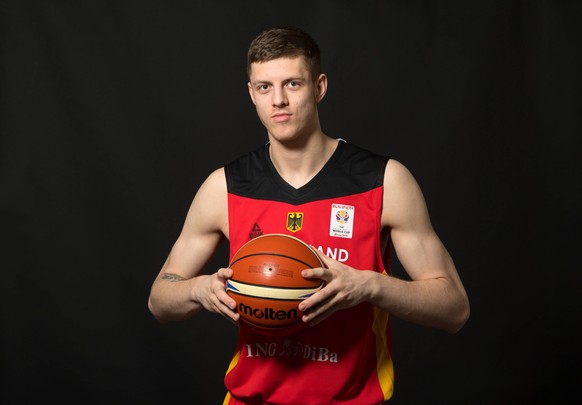 Basketball Chemnitz 23.11.2017 FIBA Europe World Cup Qualifier WM Qualifikation Deutsche Basketball Nationalmannschaft DBB Team GER Isaiah Hartenstein (Deutschland, No.55) *** Basketball Chemnitz 23 1 ...