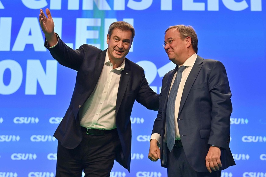 Da stand sie gerade noch, die Harmonieinszenierung: CSU-Chef Markus Söder und CDU-Chef Armin Laschet auf dem CSU-Parteitag kurz vor der Bundestagswahl.