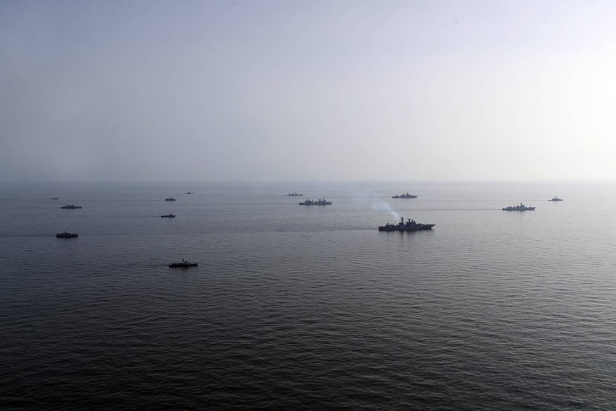 News Bilder des Tages Golf von Oman, Marine-Manöver von China, Russland und Iran March 13, 2024, Undefined, Iran: Iranian, Russian, and Chinese warships conducted the ÃâoePhoto ExÃâÂ exercise and offe ...