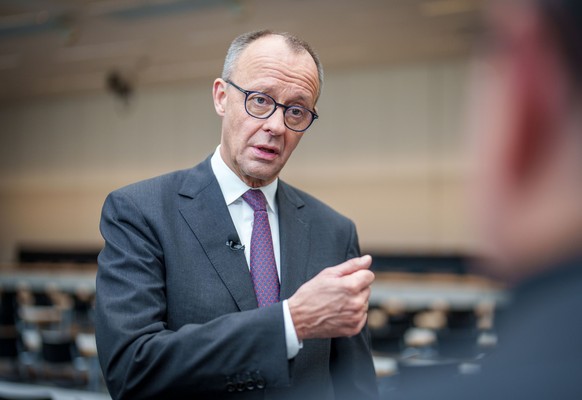 ARCHIV - 19.12.2024, Berlin: Friedrich Merz, CDU Bundesvorsitzender und CDUCSU Fraktionsvorsitzender im Bundestag und Unions-Kanzlerkandidat, aufgenommen bei einem Interview mit der dpa Deutsche Press ...