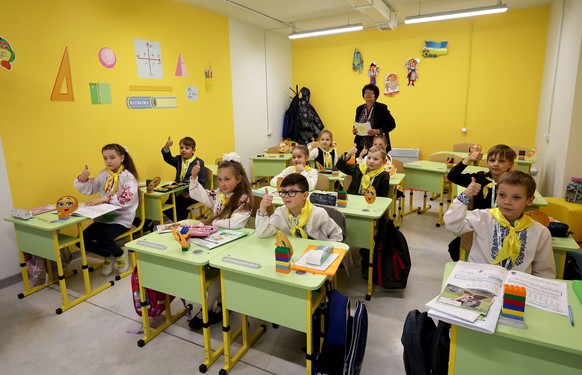 KHARKIV, UKRAINE - MAY 13, 2024 - Students attend a lesson at an underground school in Kharkiv, northeastern Ukraine. Underground school in Kharkiv PUBLICATIONxNOTxINxRUS Copyright: xVyacheslavxMadiye ...