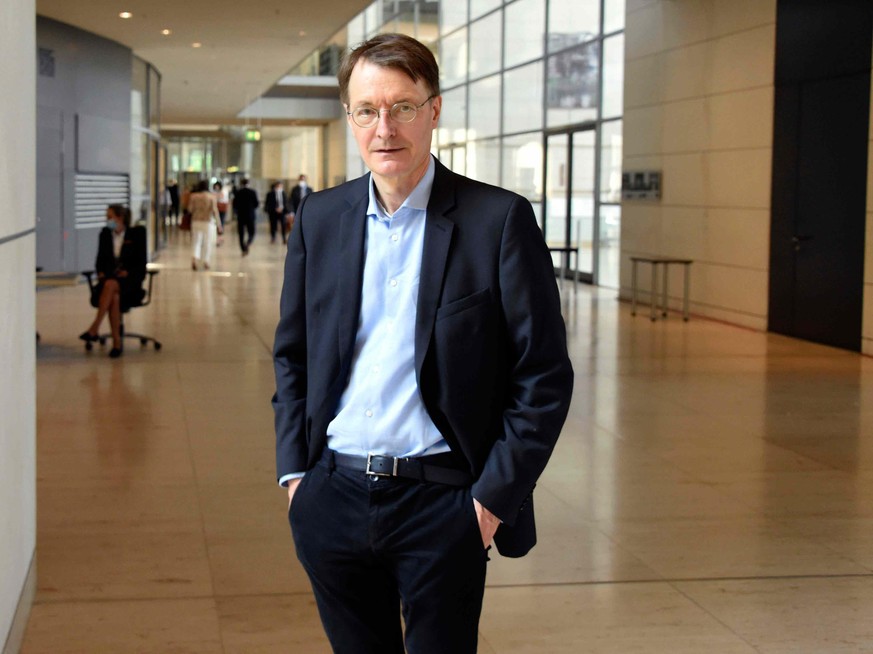 Ein Gesicht der Pandemiepolitik: Karl Lauterbach im Juni im Deutschen Bundestag.