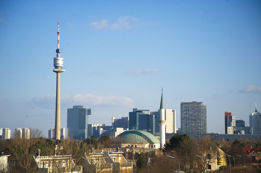 Moschee am Hubertusdamm in Wien mit UNO City im Hintergrund