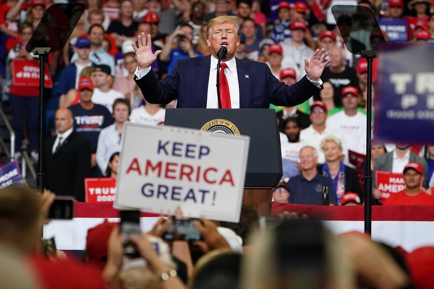 U.S. President Donald Trump speaks at a campaign kick off rally at the Amway Center in Orlando, Florida, U.S., June 18, 2019. REUTERS/Carlo Allegri - RC19C4133420