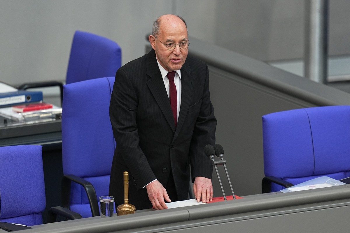 25.03.2025, Berlin: Alterspr�sident Gregor Gysi (Die Linke) er�ffnet die konstituierende Sitzung des neuen Bundestags. Foto: Michael Kappeler/dpa +++ dpa-Bildfunk +++