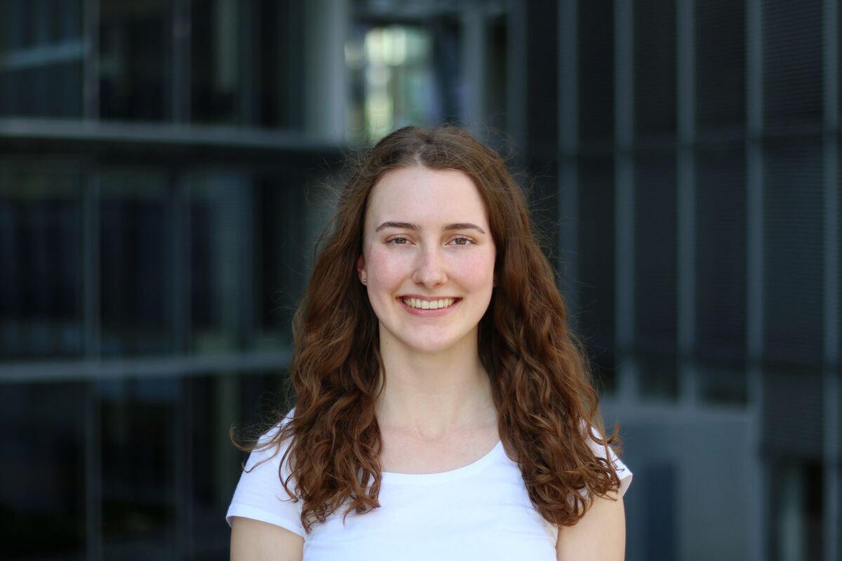 Laut Anna sollten alle Menschen einen Beitrag zum Umgang mit der Corona-Krise leisten, statt die Pandemie zu einem Generationskonflikt aufzubauschen.