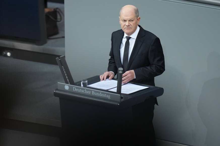 Deutscher Bundestag, 209. Plenarsitzung Regierungserklaerung Bundeskanzler Olaf Scholz SPD bei seiner Rede und Abgabe einer Regierungserklaerung bei der 209. Sitzung des Deutschen Bundestag in Berlin, ...