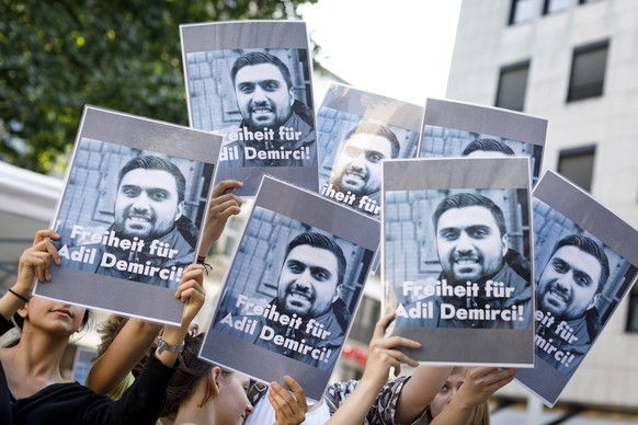 Demonstranten forderten im Juni in Köln die Freilassung von Adil Demirci.