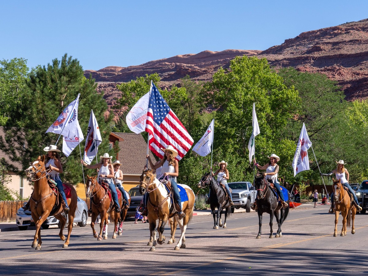 An equestrian drill team on horseback with an American flag in the Fourth of July Parade on Independence Day in Moab, Utah. Moab Utah United States Copyright: xJonxG.xFullerx/xVWPicsx 0895-JGF-America ...