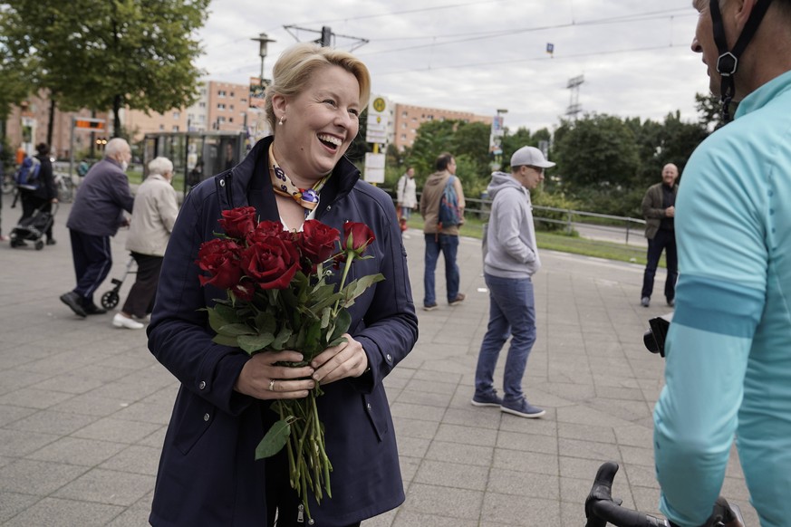 Franziska Giffey beim Strassenwahlkampf in Hohenschoenhausen Aktuell, 20.09.2021, Berlin, Franziska Giffey, Spitzenkandidaten der SPD Berlin fuer die Wahl ins Abgeordnetenhaus und zur Oberbuergermeist ...