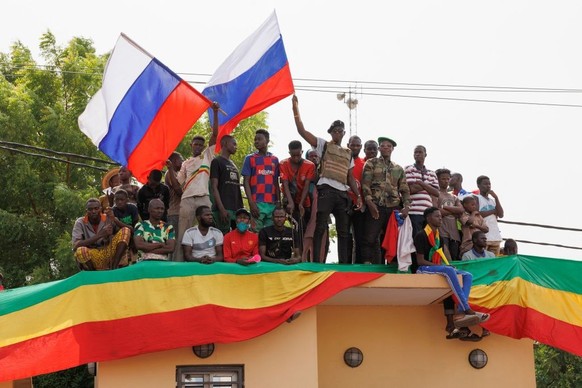 Supporters of Malian Interim President wave flags of Russian during a pro-Junta and pro-Russia rally in Bamako on May 13, 2022. - Several hundred Malians have gathered in Bamako to support the junta,  ...