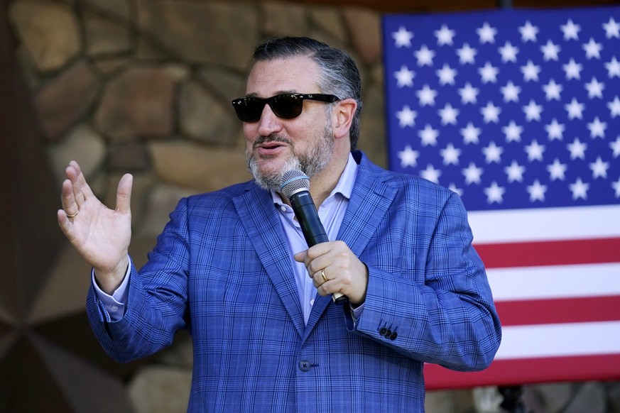 Texas Republican Sen. Ted Cruz campaigns for several Arizona Republicans at a campaign event in Queen Creek, Ariz., Wednesday, Oct. 5, 2022. (AP Photo/Ross D. Franklin)