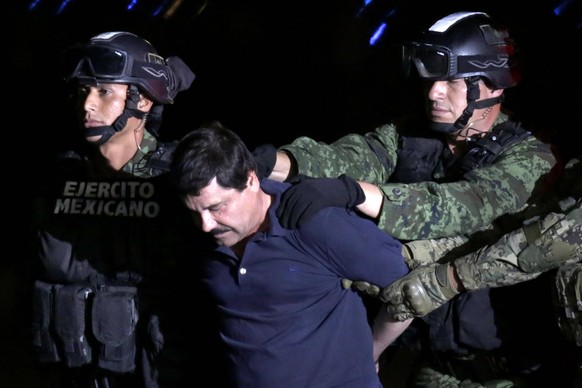 Damals noch mit Schnautzer:&nbsp;Guzmán bei seiner Gefangennahme in Mexiko