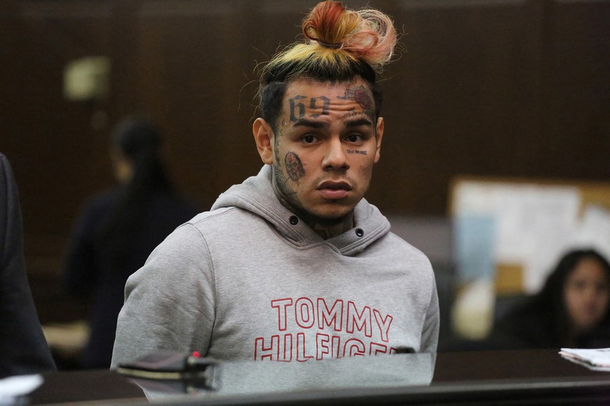 Daniel Hernandez, aka, Tekashi 69, aka 6ix9ine, appears at his arraignment in Manhattan Criminal Court on July 11, 2018. (Jefferson Siegel/New York Daily News/TNS/ABACAPRESS.COM) |