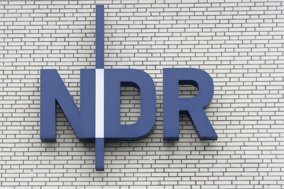 Fassade mit Schriftzug NDR, Kiel, Schleswig-Holstein, Deutschland, Europa *** Facade with lettering NDR, Kiel, Schleswig Holstein, Germany, Europe Copyright: imageBROKER/WilfriedxWirth ibldwh05139173. ...